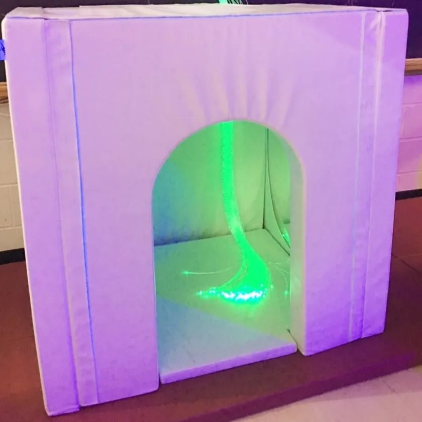 TTS Hidey Hut Indoor Den Outlet